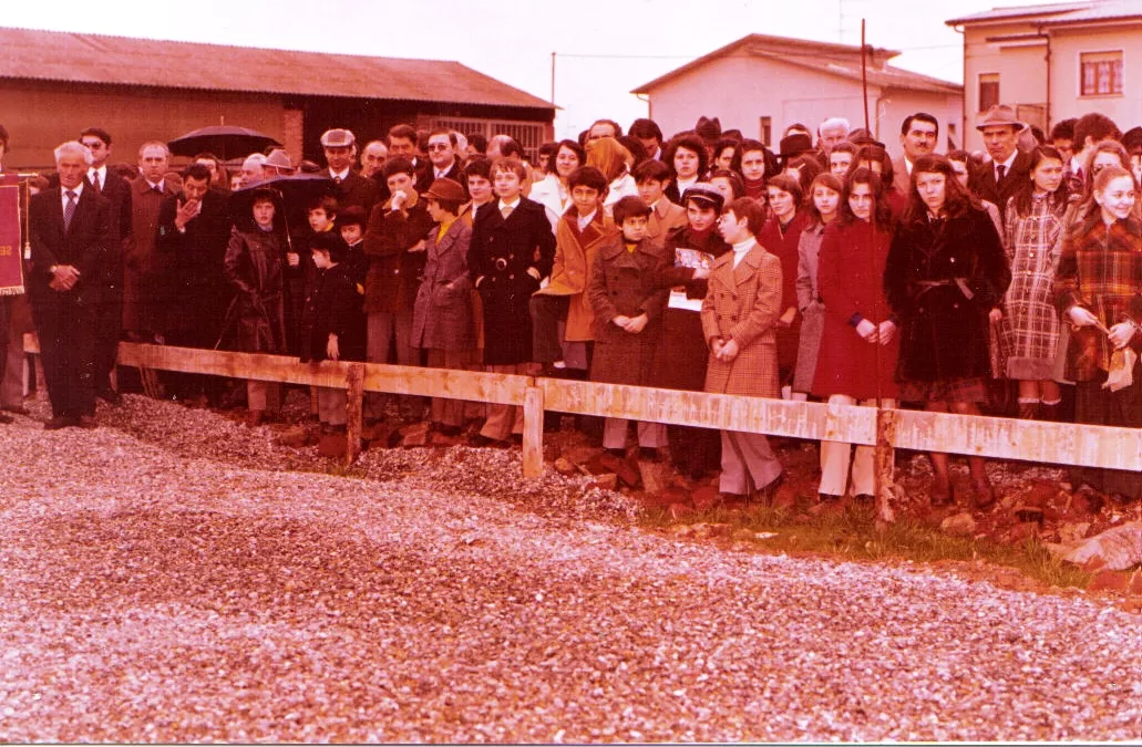 Avvenimenti particolari - Prima pietra scuola media 16-03-1975